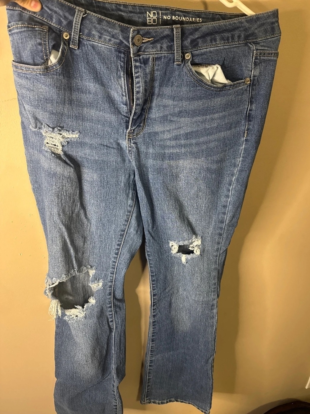 No Boundaries Women’s Blue Distressed Straight Leg Jeans